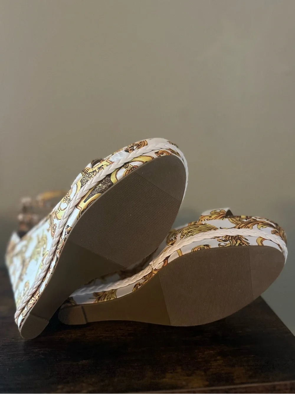 Shoe Dazzle stylish white